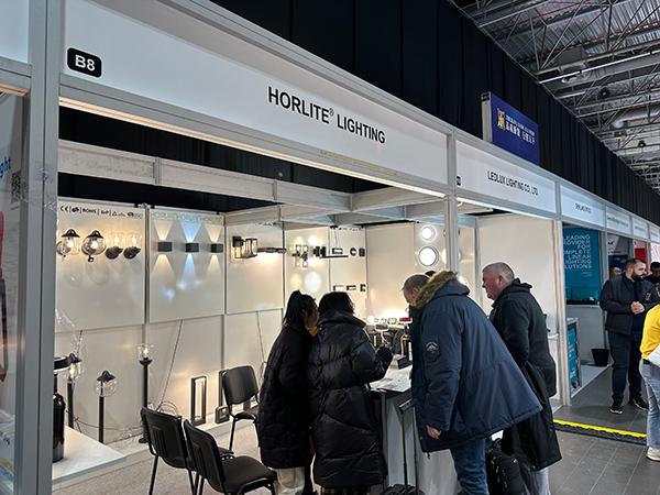 Del 15 al 18 de marzo de 2023 participó en la Exposición de Iluminación de Varsovia en Polonia